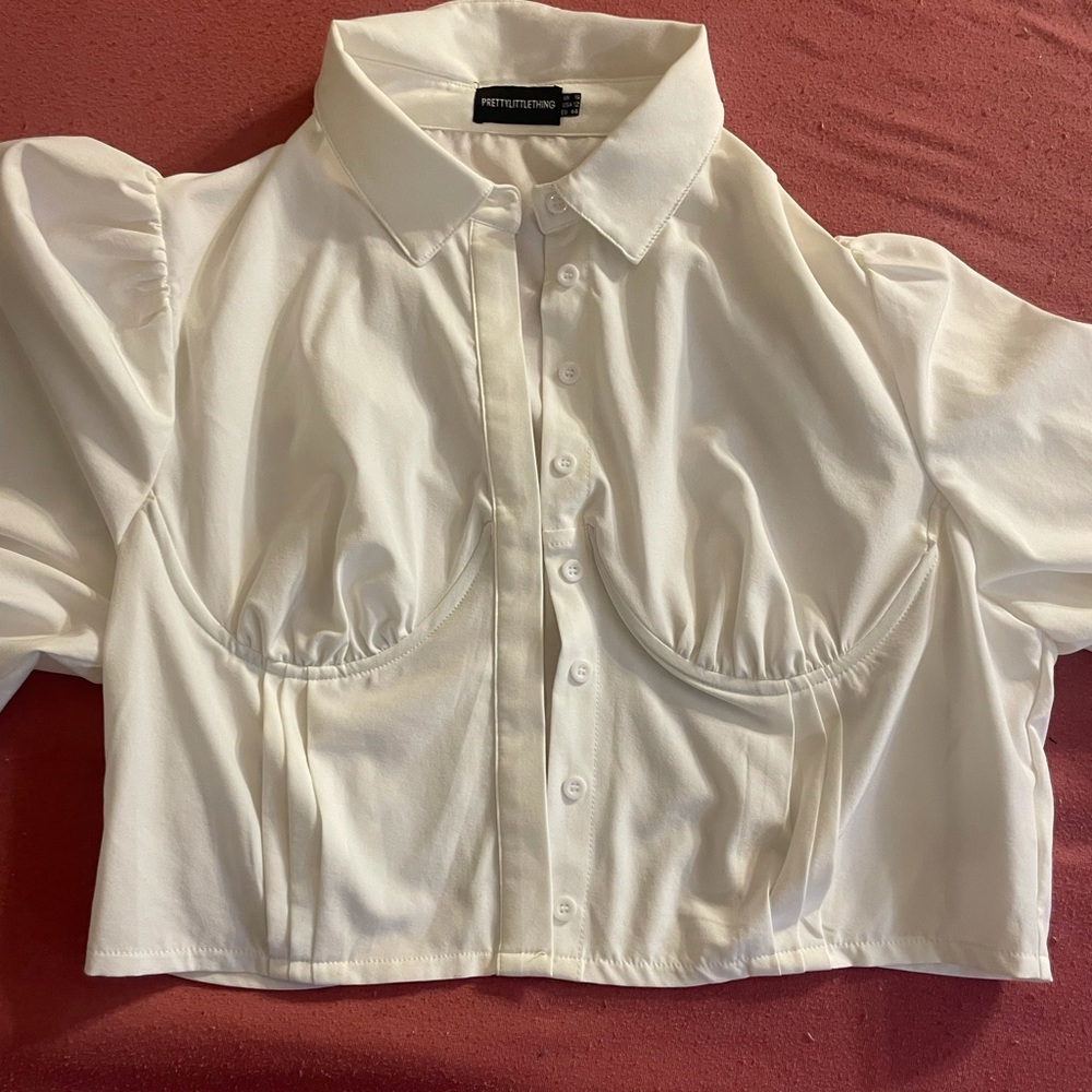 Cute White crop button up blouse never worn